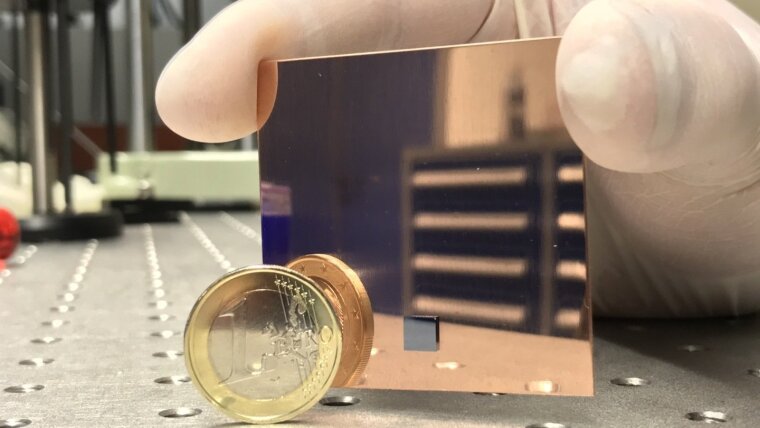 Silicon sample joint to a metal plate (copper) with infrared ultrashort laser pulses
