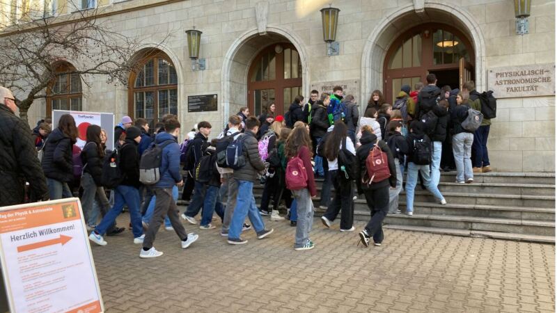 Platzhalterbild — Willkommen am Max-Wien-Platz 1