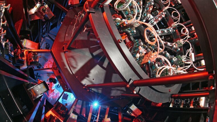 Verstärkerstufe des Hochleistungslasers "Polaris".