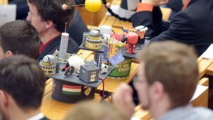 Doktorhüte zum Alumni-Tag 2016.