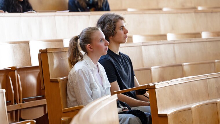 Studenten in einem Vortrag.