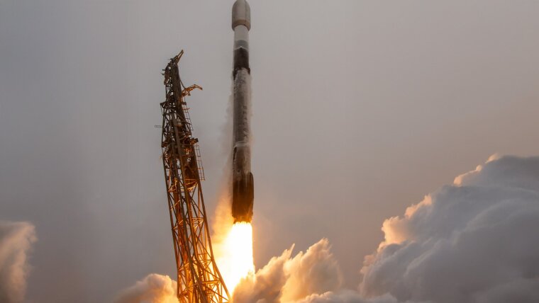 Launch of the carrier rocket for the quantum satellite.