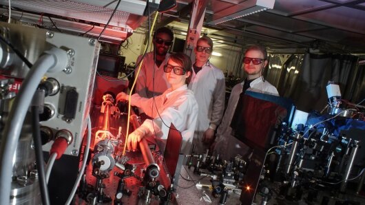 Laserlabor mit Personen