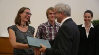 Übergabe der Masterzeugnisse an die Absolventen der Physik.