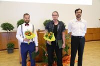Übergabe der Masterzeugnisse an die Absolventen der Werkstoffwissenschaft.