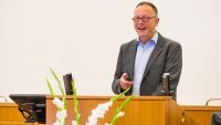 The keynote speaker Dr. Martin Götz from the national metrological institute (PTB) in Braunschweig is an alumnus of the faculty