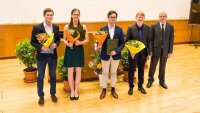 Lukas Heller, Esther Menz, Conrad Rößler und Felix Wiesner schlossen mit dem Prädikat "Ausgezeichnet" ab.