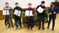 Graduates of the study program M.Sc. Photonics with their master's certificates