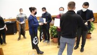 Presentation of the master's certificates to the graduates in photonics