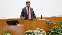 Short speech of the chair of the study program in materials science Prof. Dr. Marek Sierka during the presentation of the master's certificates