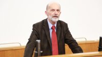 Die Laudatio für den Preisträger hält sein Doktorvater Prof. Dr. Richard Kowarschik.