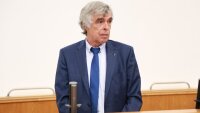 Dr. -Ing. Bernd-Jochen Schniewind, Kuratoriumsvorsitzender der Dr.-Ing. Siegfried Werth Stiftung, stellt die Firma Werth und deren Stiftung vor.