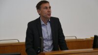 Dr. Michael Kempe, Fellow der Carl Zeiss AG, hält die Laudatio für Anindita Dasgupta.