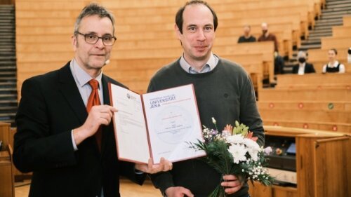 Den Lehrpreis des Dekanats erhielt 2022 Prof. Dr. Holger Cartarius für seinen Einsatz zur Reformation des Lehramtsstudiums Physik.