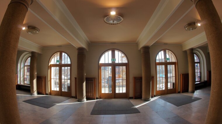 Foyer des Gebäudes am Max-Wien-Platz 1 der PAF