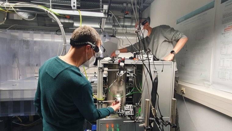 Some of the authors (left: Dr. R. Ackermann, right: Dr. A. Boden) are adjusting the experimental setup.
