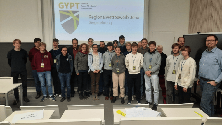 Die Teilnehmer des GYPT-Regionalwettbewerb 2023, der am 21.01.2023 am Abbe Center of Photonics stattfand.