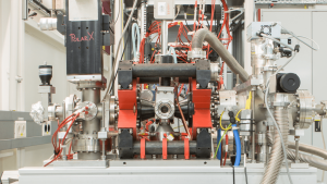 PolarX-EBIT at PETRA III, trap center with stored highly charged ions in the center of the picture