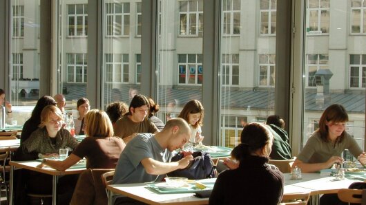 Studierende am lernen